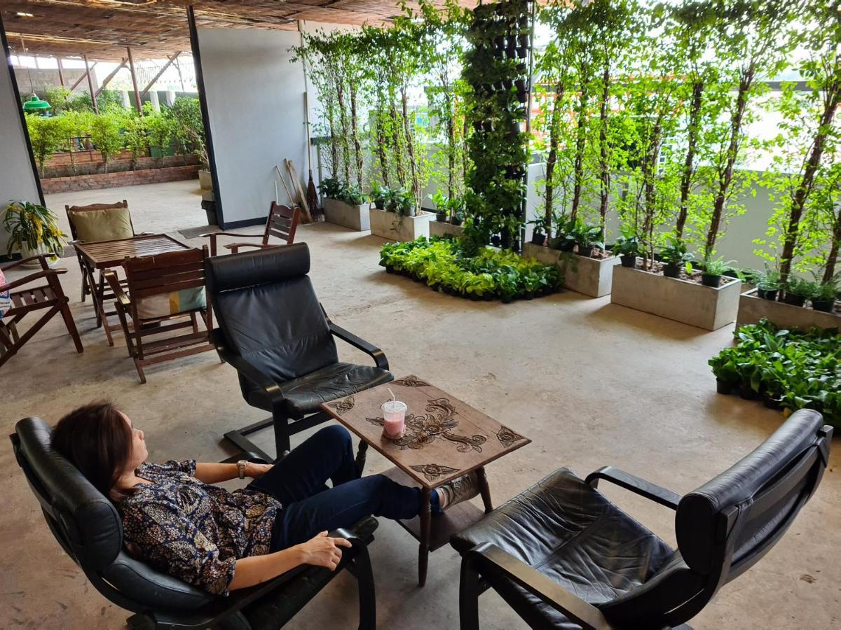 The 8 Factory Hotel Phitsanulok Buitenkant foto