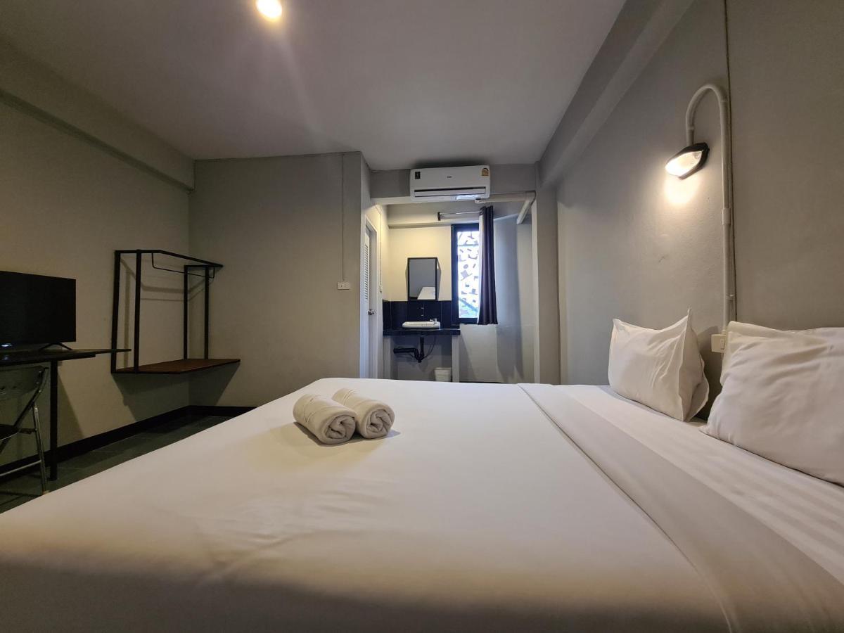 The 8 Factory Hotel Phitsanulok Buitenkant foto