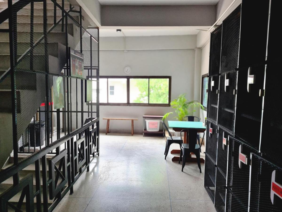 The 8 Factory Hotel Phitsanulok Buitenkant foto