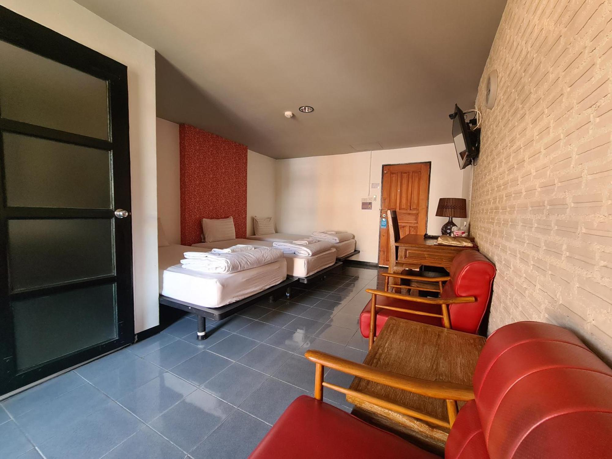 The 8 Factory Hotel Phitsanulok Buitenkant foto