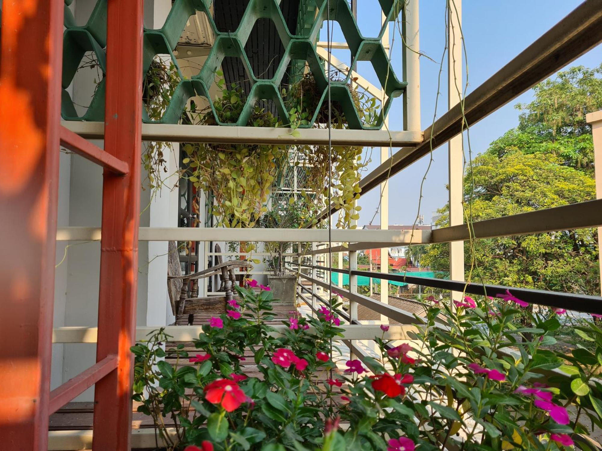 The 8 Factory Hotel Phitsanulok Buitenkant foto