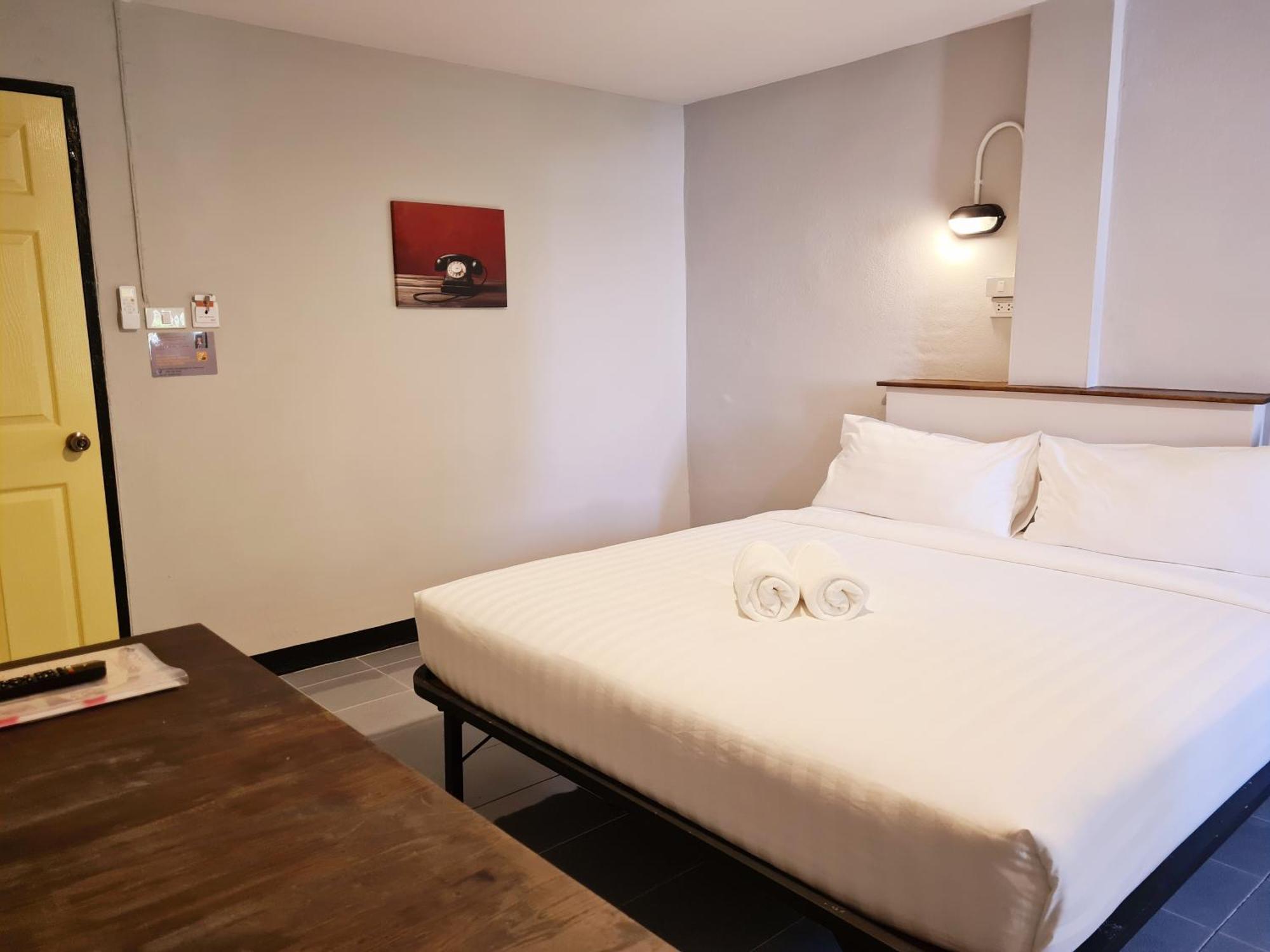 The 8 Factory Hotel Phitsanulok Buitenkant foto