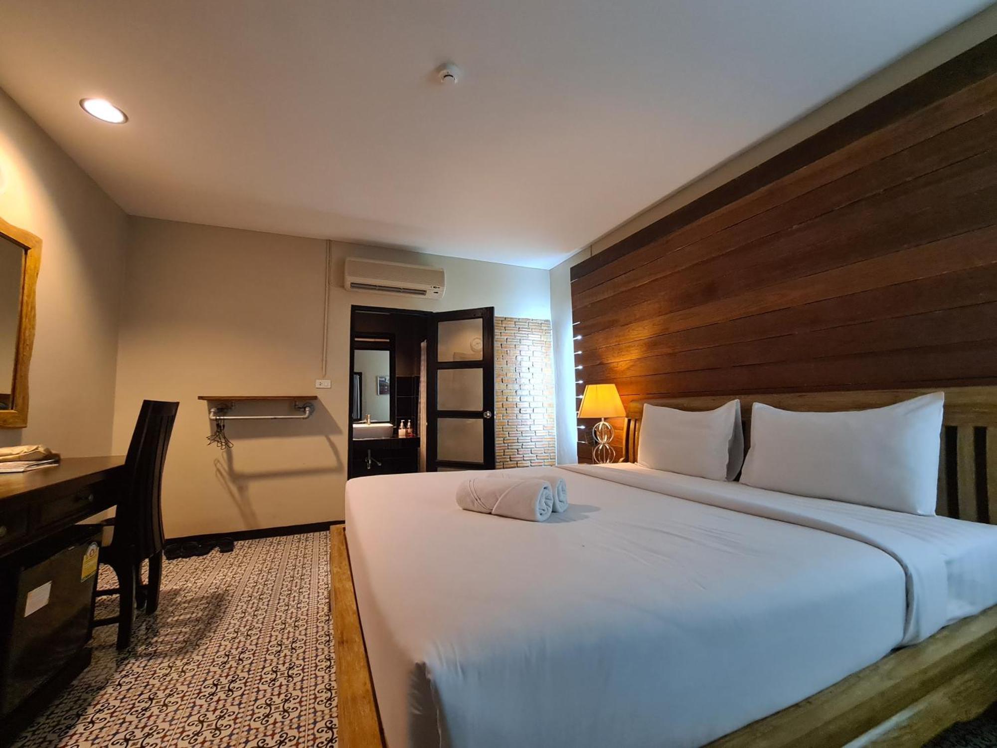 The 8 Factory Hotel Phitsanulok Buitenkant foto