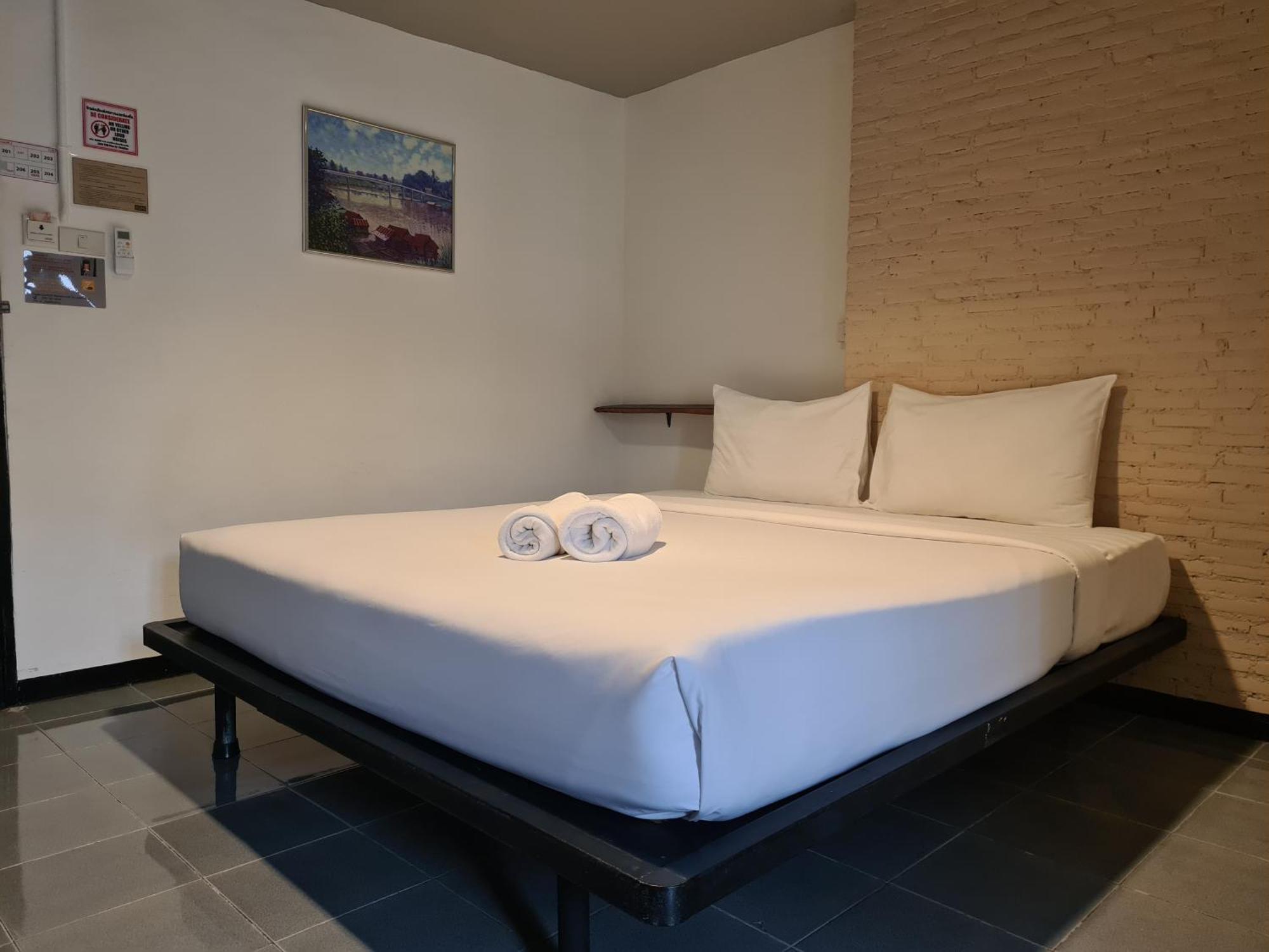 The 8 Factory Hotel Phitsanulok Buitenkant foto